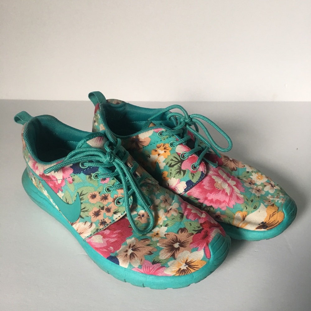 Floral Nike roshe sneakers